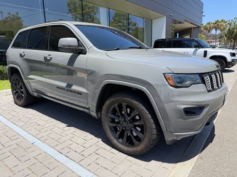 Used 2021 Jeep Grand Cherokee Laredo X AWD/4WD image 1