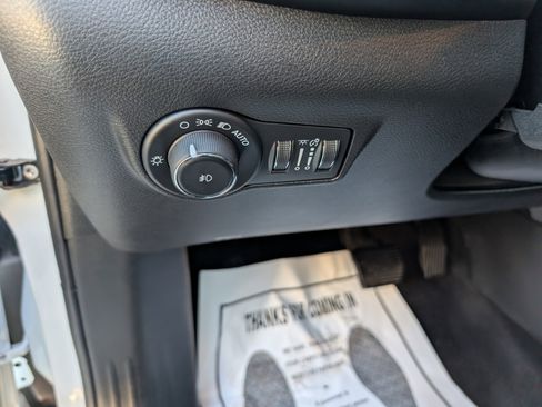 Used 2024 Jeep Compass Trailhawk image 16