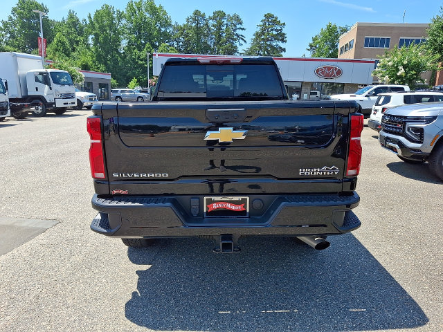 Used 2024 Chevrolet Silverado 2500 High Country w/ High Country Premium Package AWD/4WD image 4