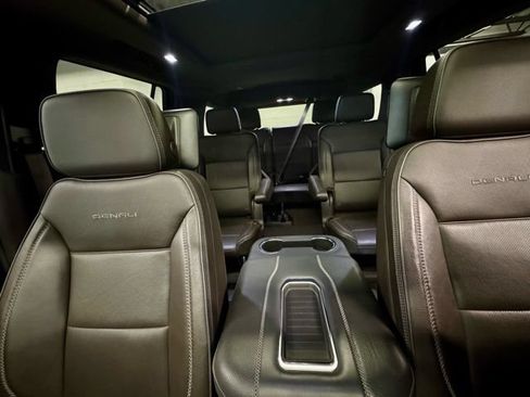 Used 2024 GMC Yukon Denali w/ Denali Reserve Package AWD/4WD image 12