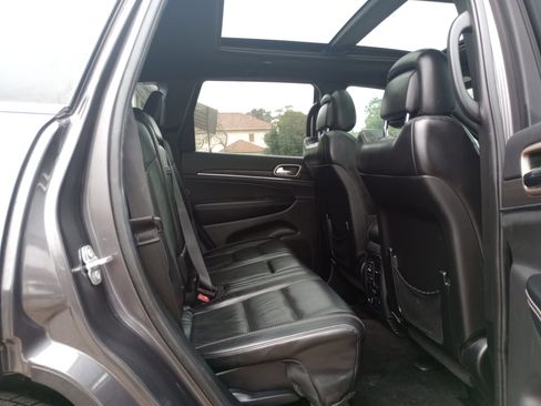 Used 2017 Jeep Grand Cherokee Limited w/ Luxury Group II image 16