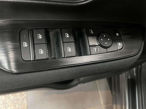 Used 2025 Nissan Kicks S w/ Charging Package image 17