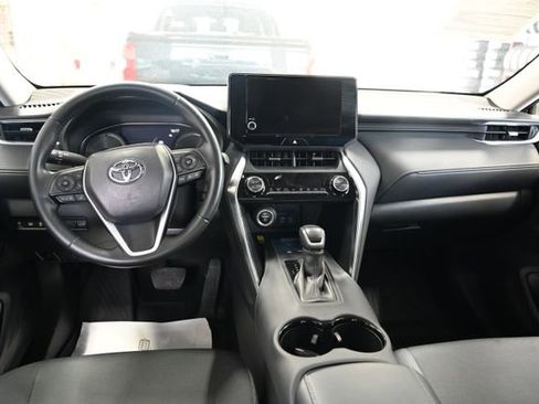Used 2023 Toyota Venza LE AWD/4WD image 13