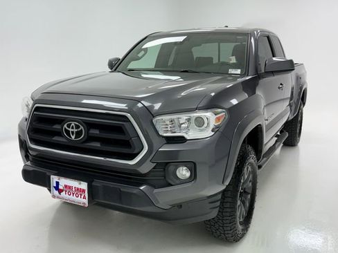 Used 2022 Toyota Tacoma SR5 w/ SR5 Appearance Package (SM) AWD/4WD image 4