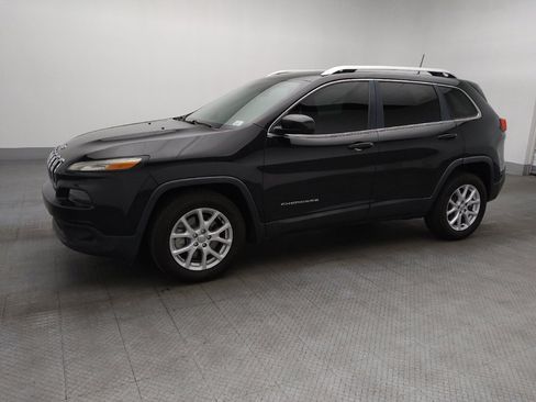 Used 2016 Jeep Cherokee Latitude image 2
