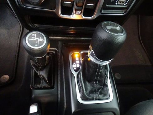 Certified 2025 Jeep Wrangler Unlimited Sahara image 10