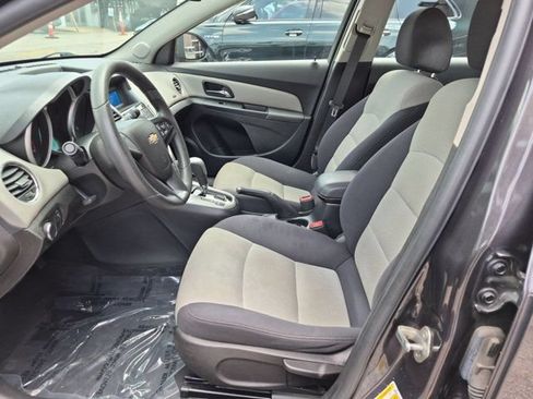 Used 2014 Chevrolet Cruze LS FWD image 9