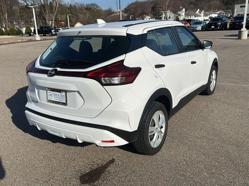 Used 2022 Nissan Kicks S image 3