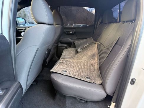 Used 2019 Toyota Tacoma TRD Off-Road image 18