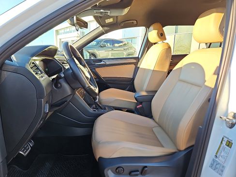 Certified 2022 Volkswagen Tiguan SE R-Line image 10