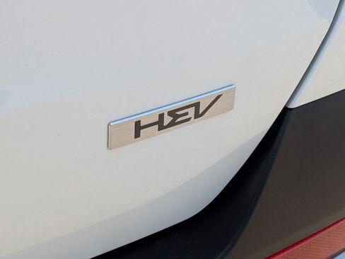 Used 2025 Kia Carnival EX FWD image 30