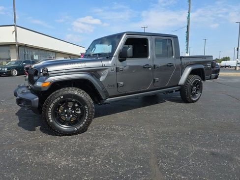 Used 2024 Jeep Gladiator Sport image 3