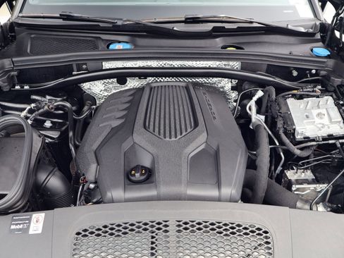Certified 2025 Porsche Macan image 26