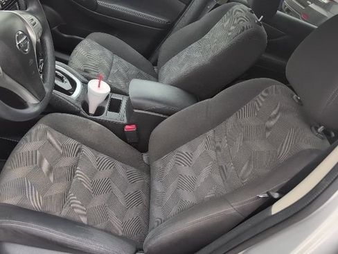 Used 2016 Nissan Rogue SV image 18