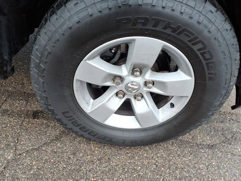 Used 2017 RAM 1500 ST w/ SXT Appearance Group image 15