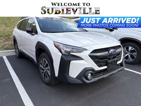 Used 2025 Subaru Outback Premium image 1