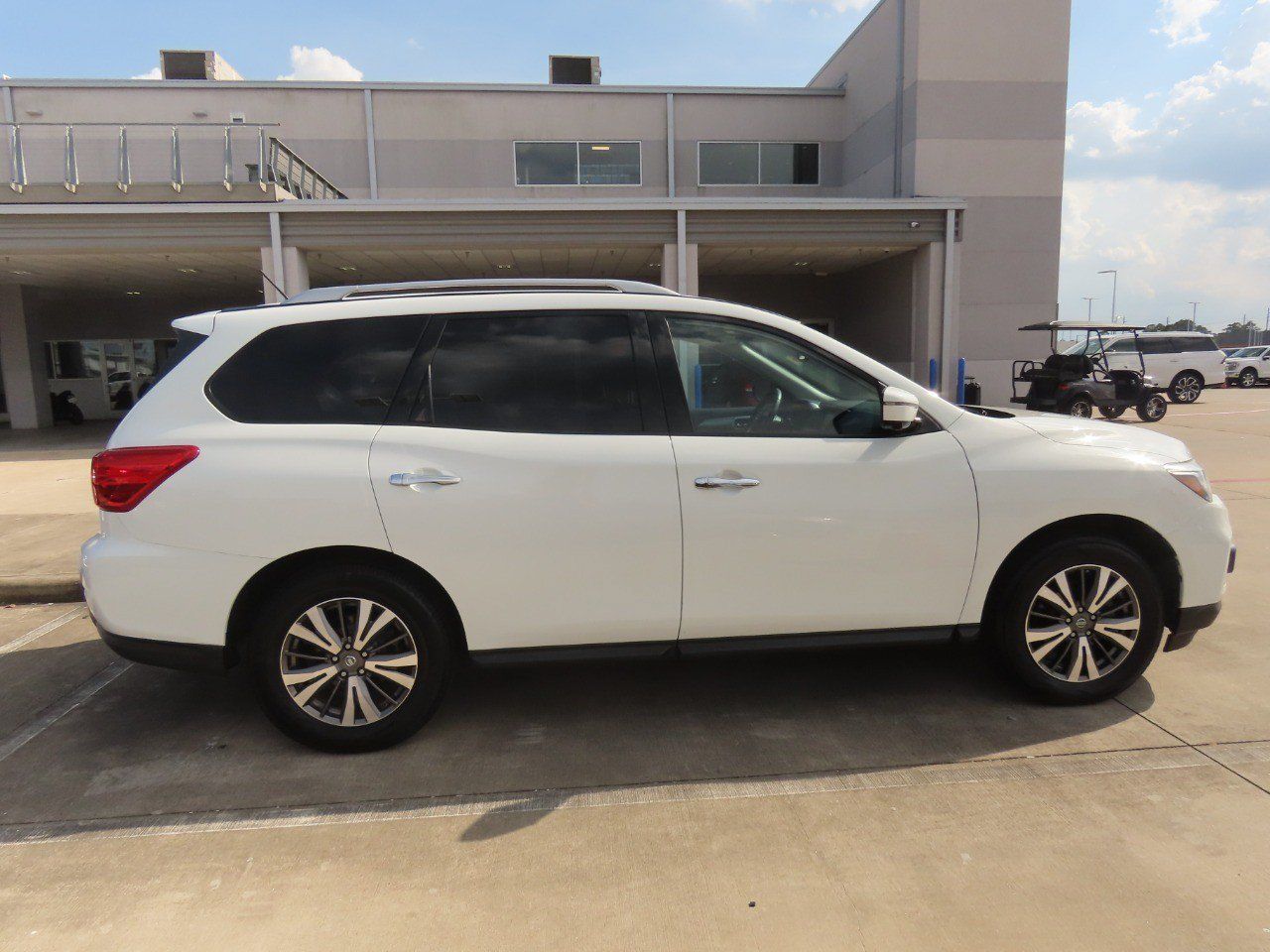 Used 2017 Nissan Pathfinder SL AWD/4WD image 10