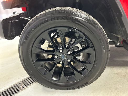 Used 2025 Jeep Wrangler Unlimited Sahara image 9