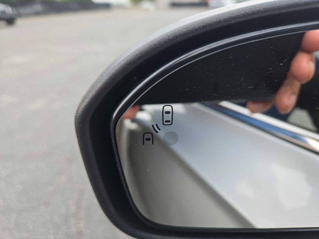 Used 2019 Ford Fusion SE FWD image 9