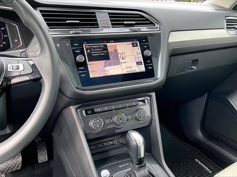 Certified 2020 Volkswagen Tiguan SE image 20
