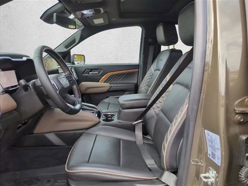 Used 2023 GMC Canyon Denali image 13