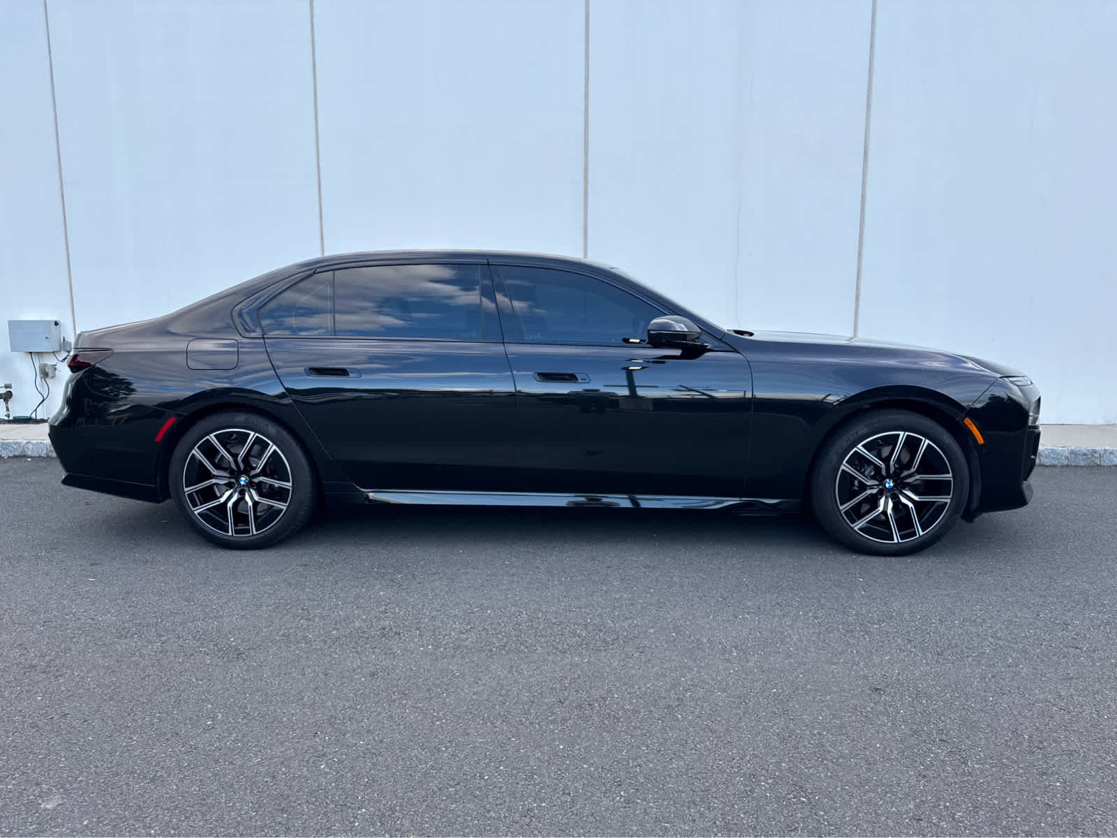 Used 2024 BMW 740i xDrive w/ M Sport Professional Package AWD/4WD image 5