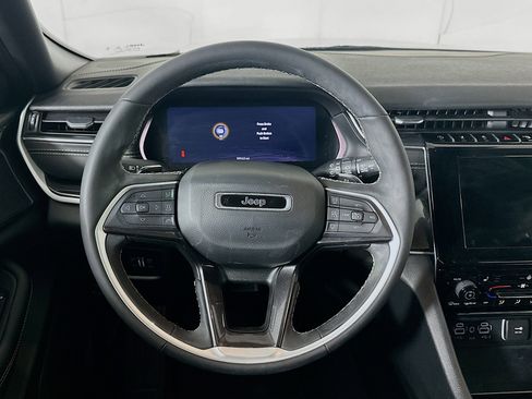 Used 2023 Jeep Grand Cherokee Altitude image 18