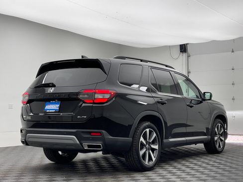 Used 2023 Honda Pilot Elite image 9