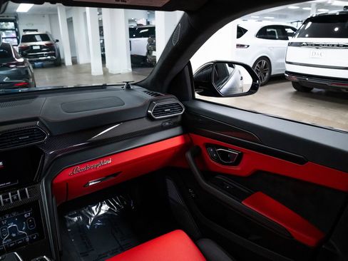 Used 2022 Lamborghini Urus image 11