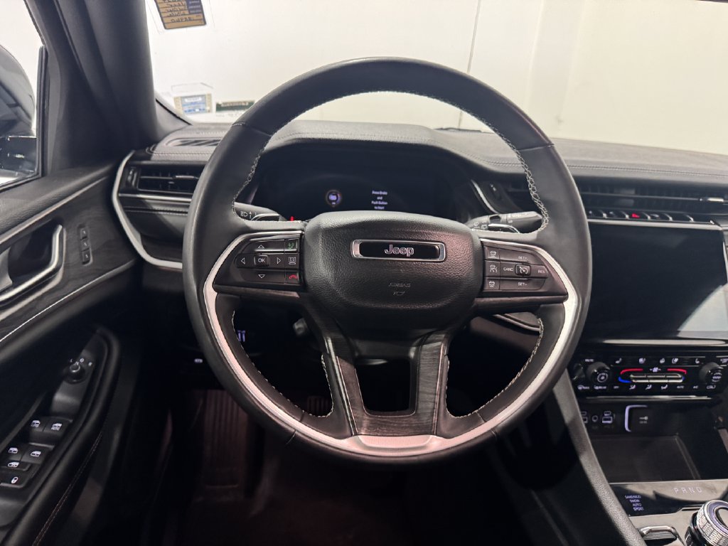 Used 2024 Jeep Grand Cherokee Limited w/ Luxury Tech Group II AWD/4WD image 4