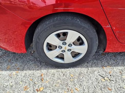 Used 2017 Chevrolet Cruze LS FWD image 8