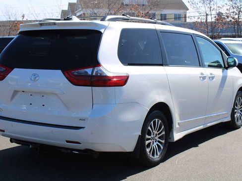 Used 2020 Toyota Sienna XLE w/ XLE Navigation Package image 7