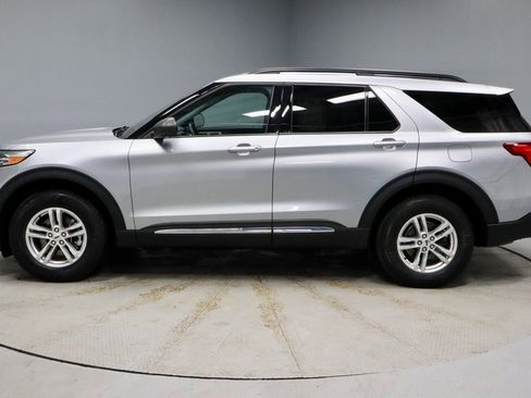 Certified 2022 Ford Explorer XLT w/ Equipment Group 202A image 8