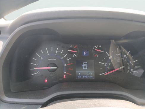 Used 2018 Toyota 4Runner SR5 AWD/4WD image 2