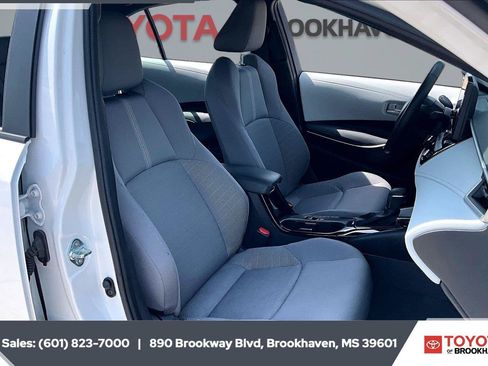 Used 2025 Toyota Corolla SE FWD image 6