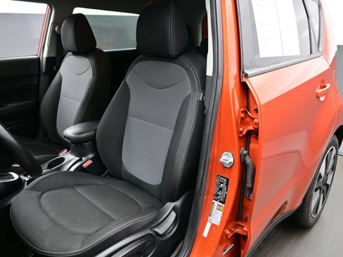 Used 2019 Kia Soul + FWD image 10