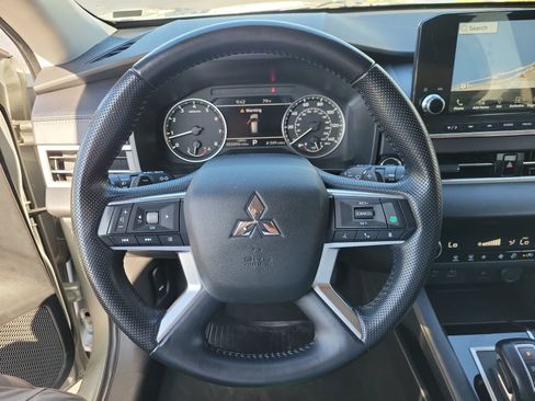 Used 2024 Mitsubishi Outlander SE Black Edition FWD image 32