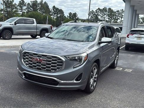 Used 2020 GMC Terrain Denali w/ Denali Premium Package image 3