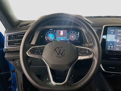 Used 2024 Volkswagen Atlas Cross Sport SE w/ Panoramic Sunroof Package FWD image 11