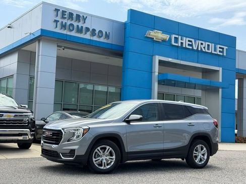 Used 2024 GMC Terrain SLE FWD image 1