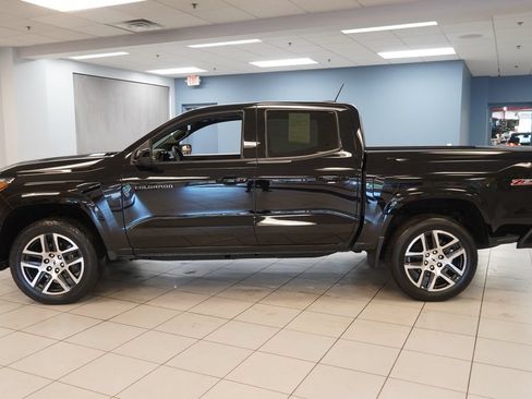 Used 2023 Chevrolet Colorado Z71 w/ Z71 Convenience Package 2 AWD/4WD image 2