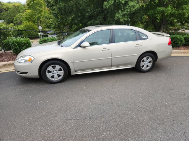 Used 2009 Chevrolet Impala LT w/ Luxury Edition Package FWD image 4