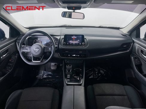 Used 2024 Nissan Rogue SV FWD image 12