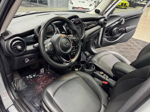 Used 2019 MINI Cooper 4-Door Hardtop w/ Premium Package image 36