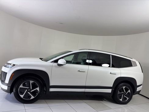 New 2026 Hyundai Ioniq 9 S image 2