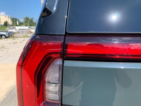 Used 2025 GMC Yukon XL AT4 AWD/4WD image 33