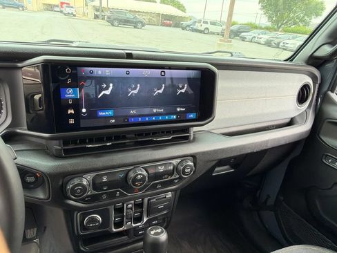 Used 2024 Jeep Wrangler Unlimited Sport AWD/4WD image 19
