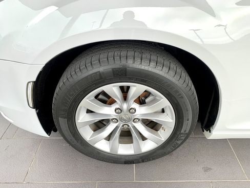 Used 2023 Chrysler 300 Touring image 9