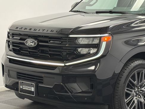 Used 2026 Ford Expedition Platinum w/ Stealth Appearance Package AWD/4WD image 2