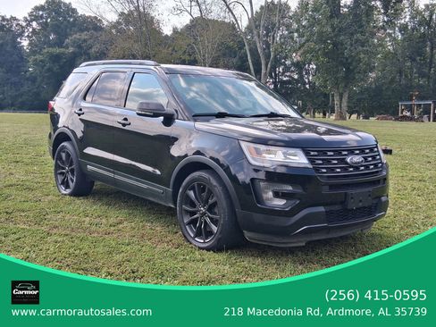 Used 2017 Ford Explorer XLT w/ Equipment Group 202A image 4
